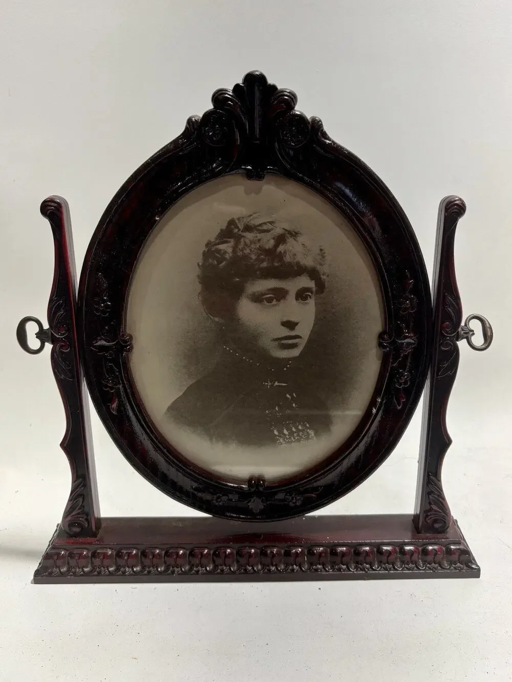 Victorian Style Rotating Portrait Frame Gothic Woman Photo Swing Frame